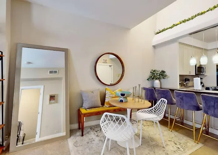 Chic River North Retreat Apartamento