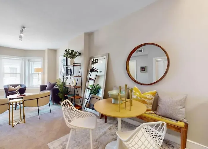 Chic River North Retreat *