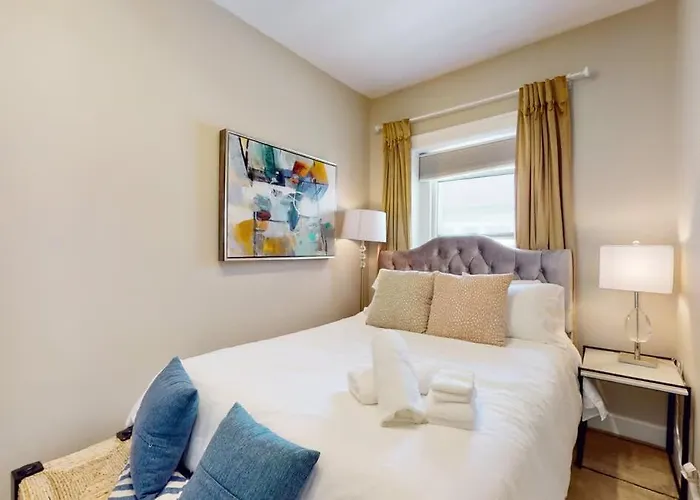 Chic River North Retreat Apartamento