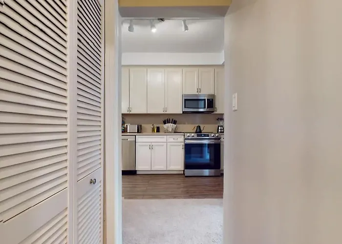 Apartamento Chic River North Retreat *